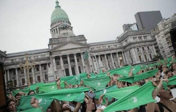 Más de 1.500 personalidades respaldaron el proyecto de legalización del aborto | Información General