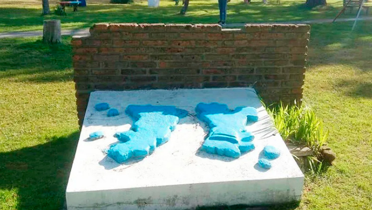 Entre Ríos: Se derrumbó parte de un monumento y aplastó a una niña | Información General