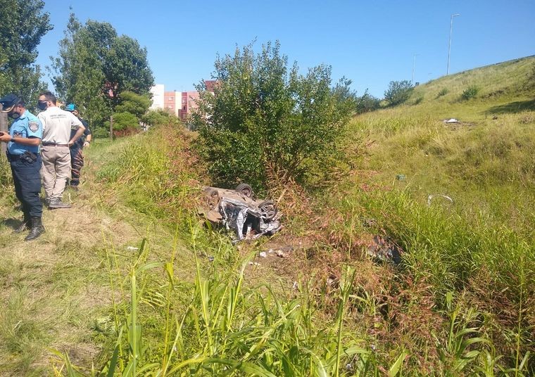 Tres muertos y tres heridos al desbarrancarse un automóvil en Córdoba | Información General