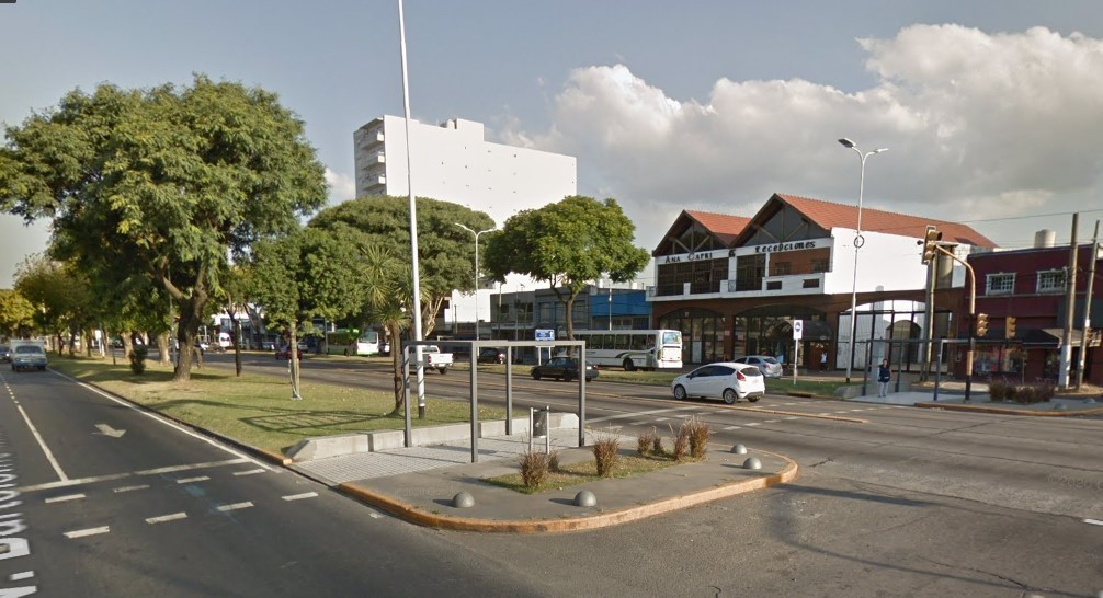 Lo apuñalaron cuando esperaba el colectivo y detuvieron a su ex | Información General