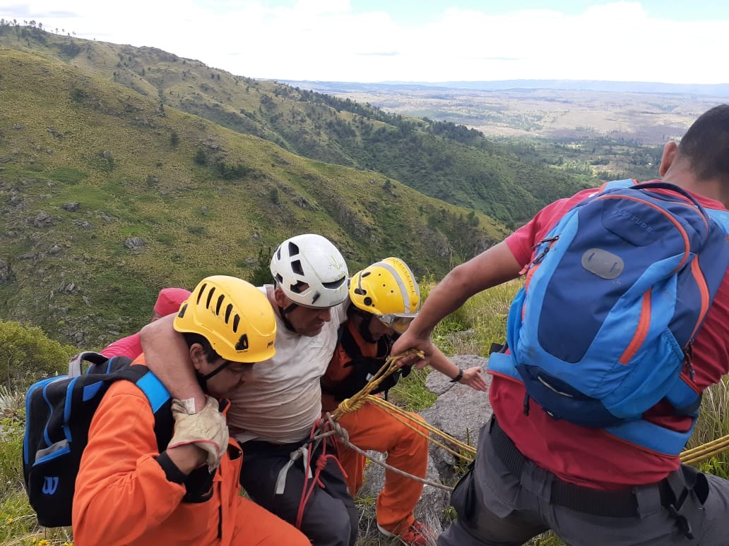 Cerro Champaquí: rescataron a un hombre que estaba perdido desde el jueves | Información General