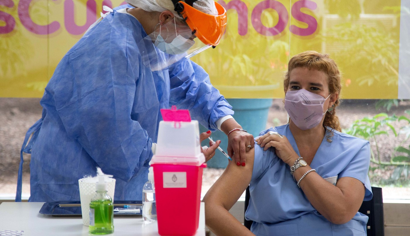 El Gobierno anunció que en febrero empezarán a vacunar a los docentes (1) | Información General