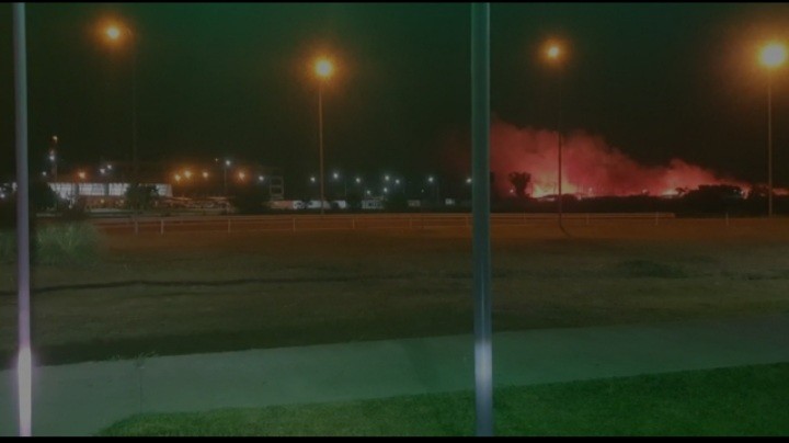 Importante incendio en inmediaciones del aeropuerto de Rosario | Información General