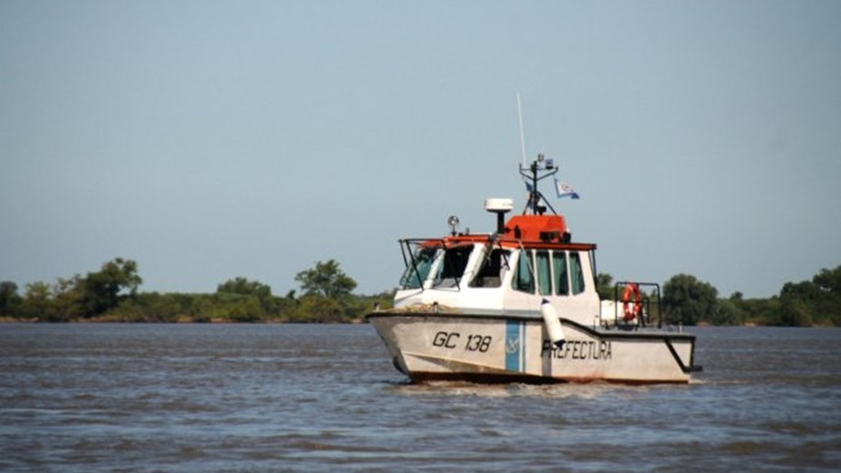 Un hombre alcoholizado fue detenido cuando se preparaba para cruzar el río con su hijo de 8 años | Información General