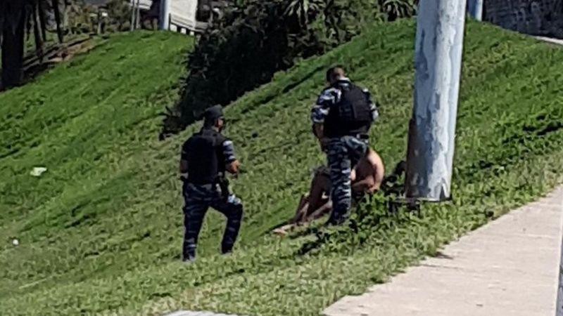 Sorprendieron a dos jóvenes teniendo sexo en un parque de Mar del Plata a plena luz del día | Información General