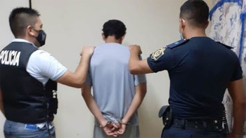 Aprovecharon que su padre dormía: escaparon para denunciar que las violaba | Información General