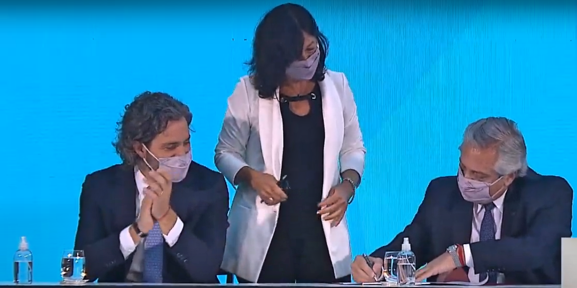 El Presidente promulgó las leyes de IVE y del Plan de los Mil Días | Información General