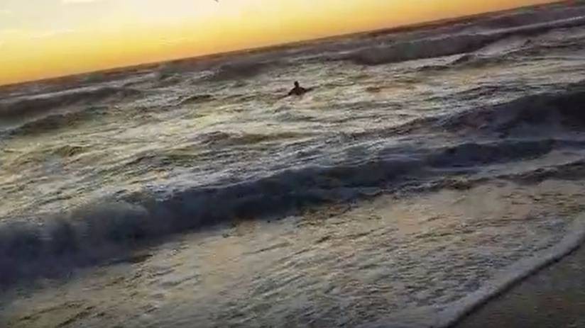 Video: una mujer intentó quitarse la vida en el mar en Villa Gesell | Tecnología