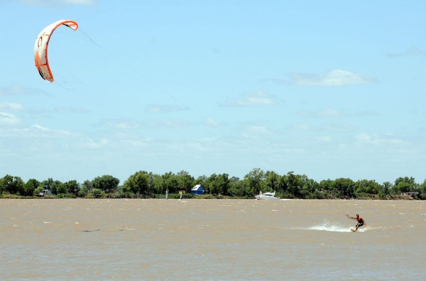 Tuvo una complicación con el kite y desapareció en las aguas del río Paraná | Información General