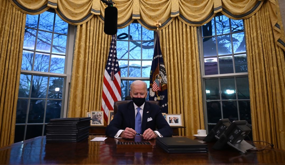 Joe Biden firmó sus primeros decretos como presidente de Estados Unidos | Internacionales