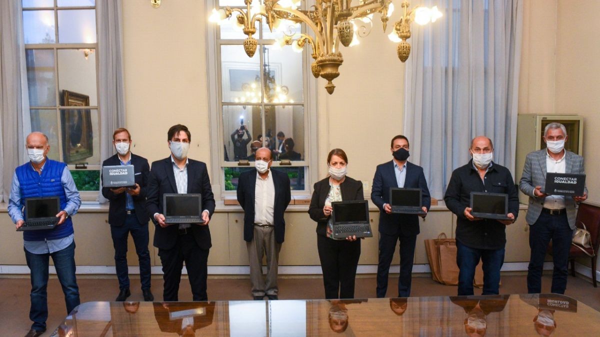 El ministro Trotta confirmó que se distribuirán cerca de medio millón de computadoras en el país | Información General