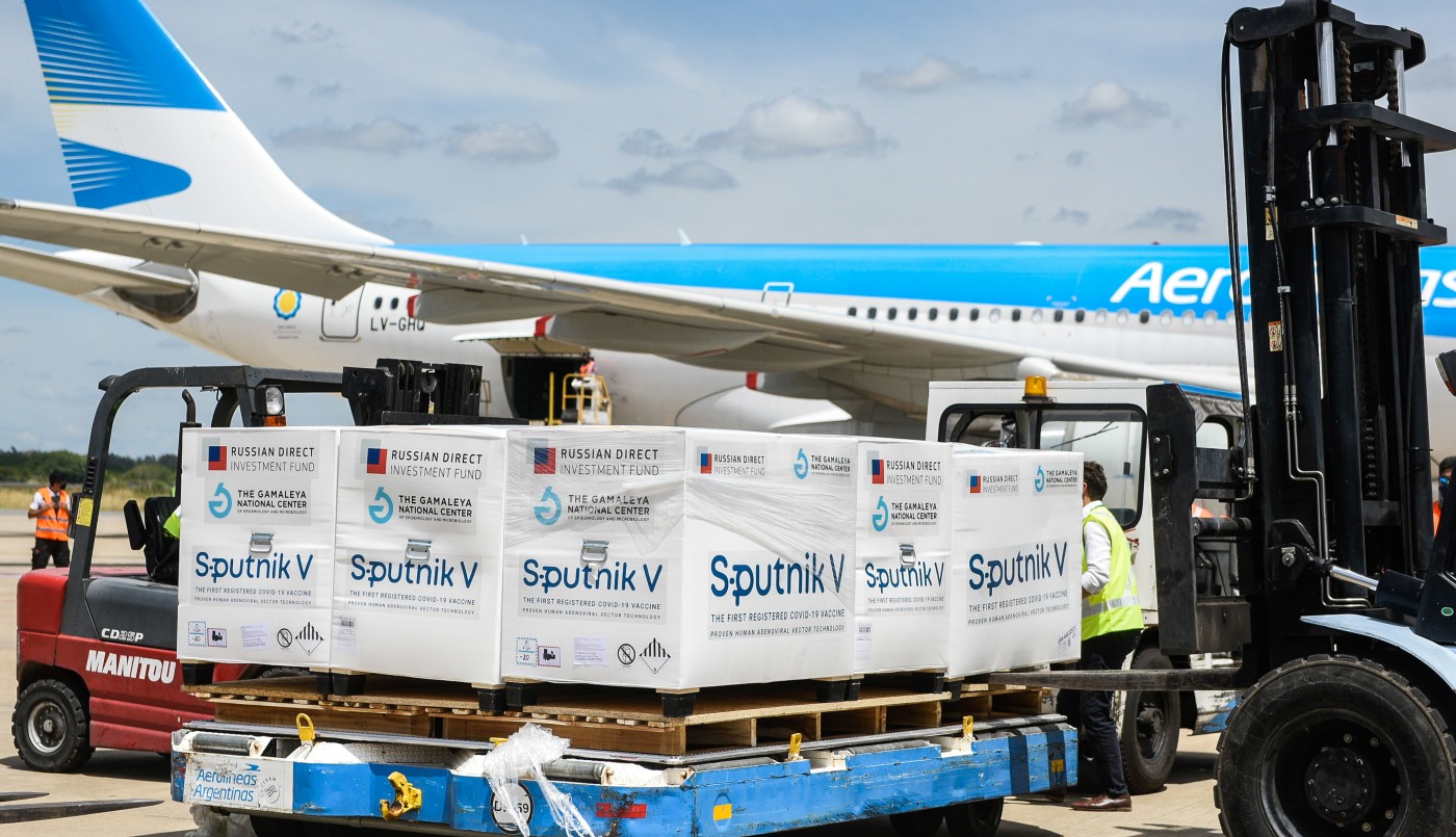 El avión de Aerolíneas también trae vacunas Sputnik para Bolivia | Información General