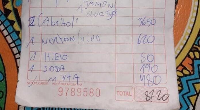 "Estafados": turistas pagaron casi $9000 para cenar y les cobraron hasta el hielo | Información General