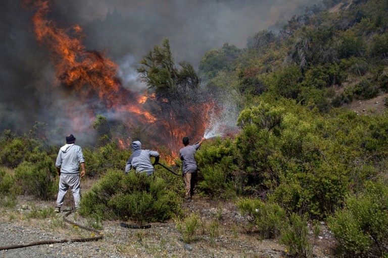 El Bolsón: imputan a 6 turistas por el asado que causó el incendio forestal | Información General