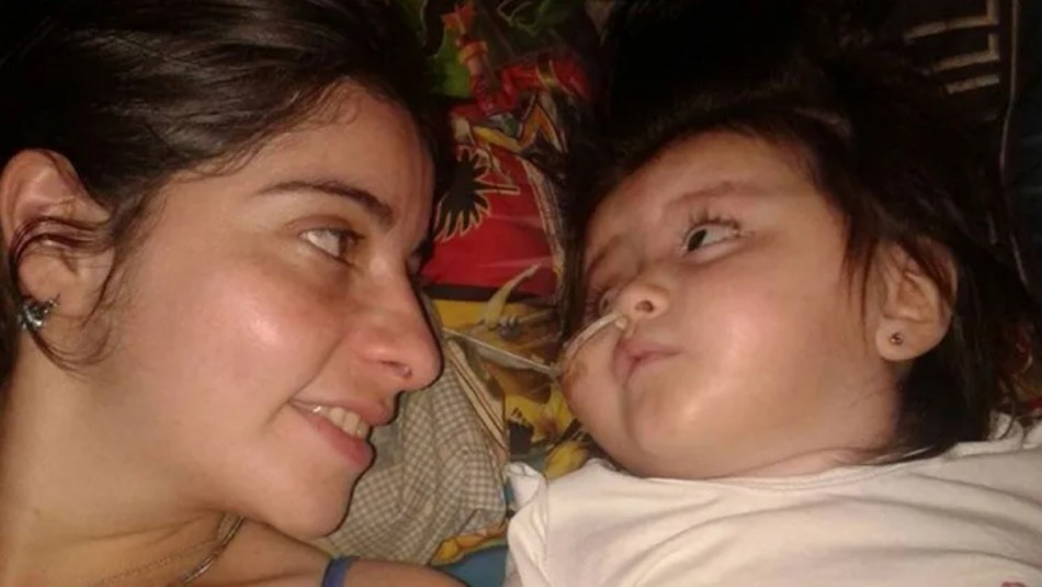 La enfermera que adoptó a una nena abandonada con una enfermedad terminal | Información General