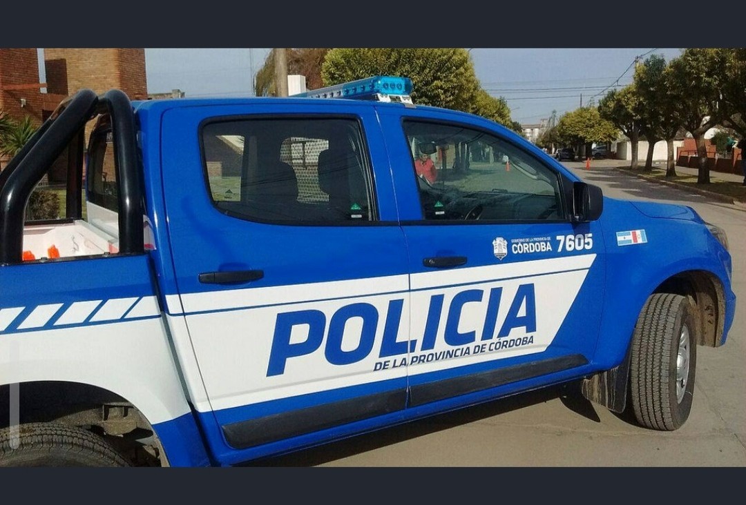 Volvió borracho y se acostó a dormir en la casa de una vecina: "Se despertó cuando lo esposaron" | Información General