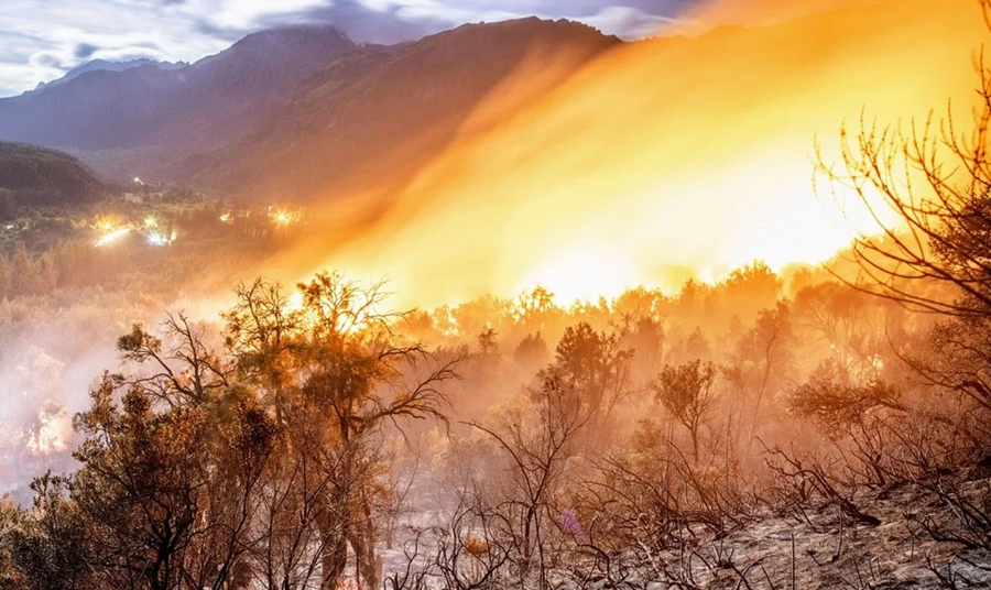 El gobierno suma nuevos recursos para combatir el incendio en El Bolsón | Información General
