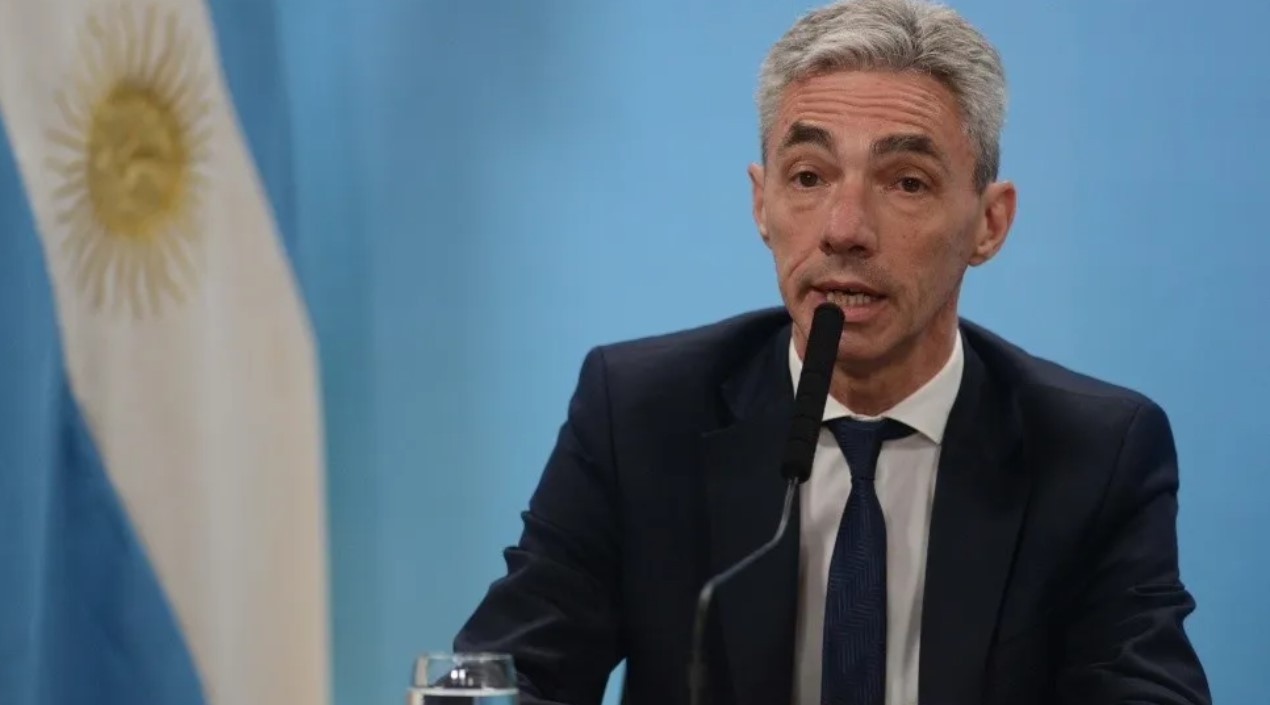 Internaron al ministro de Transporte por problemas cardíacos | Información General