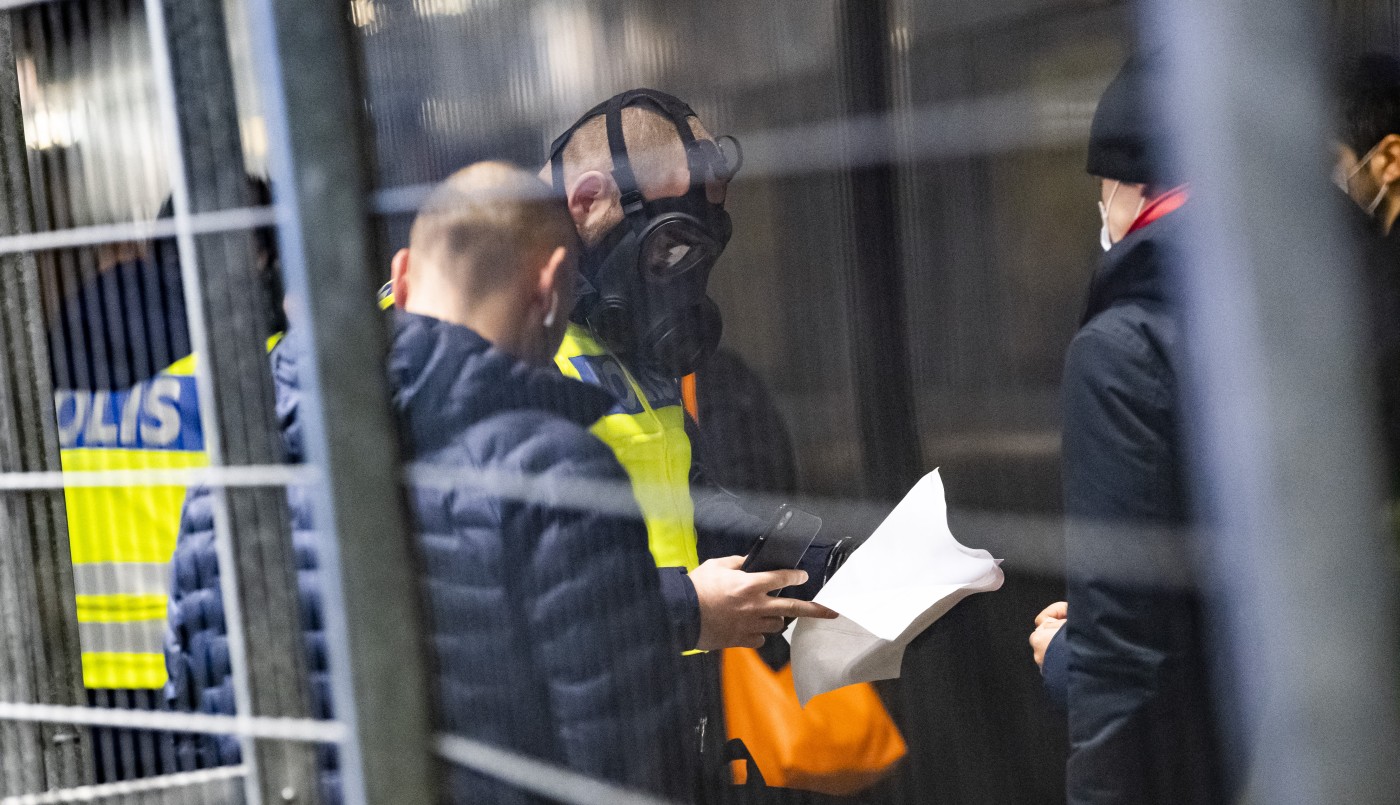 Cuatro meses de cárcel por toser a policías gritando "corona" | Internacionales