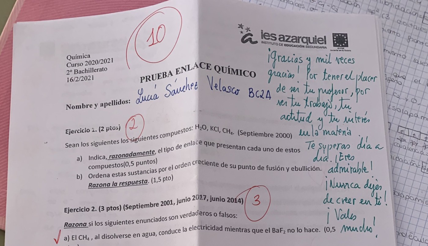Una estudiante compartió los mensajes que su profesor dejó en su examen para agradecerle | Tecnología