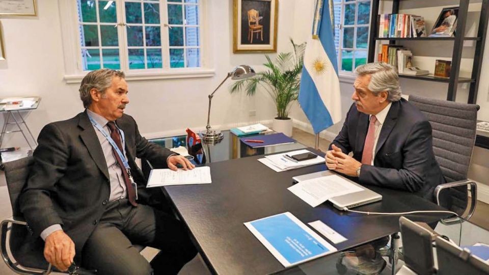 Felipe Solá se vacunó en el Hospital Posadas y por recomendación del equipo médico de la Cancillería | Información General