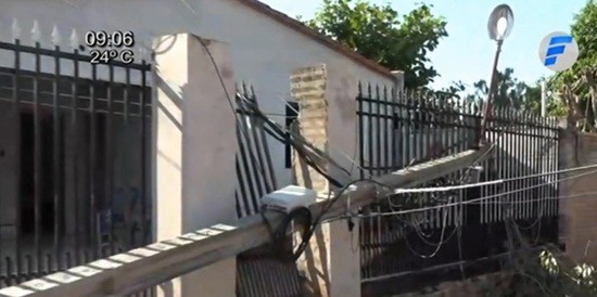 Una columna cayó sobre una vivienda | Información General