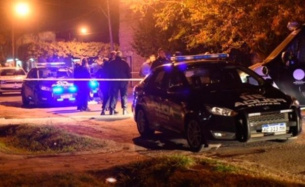 Crimen mafioso en Andino: se le acercaron dos autos y lo asesinaron de cinco tiros | Información General