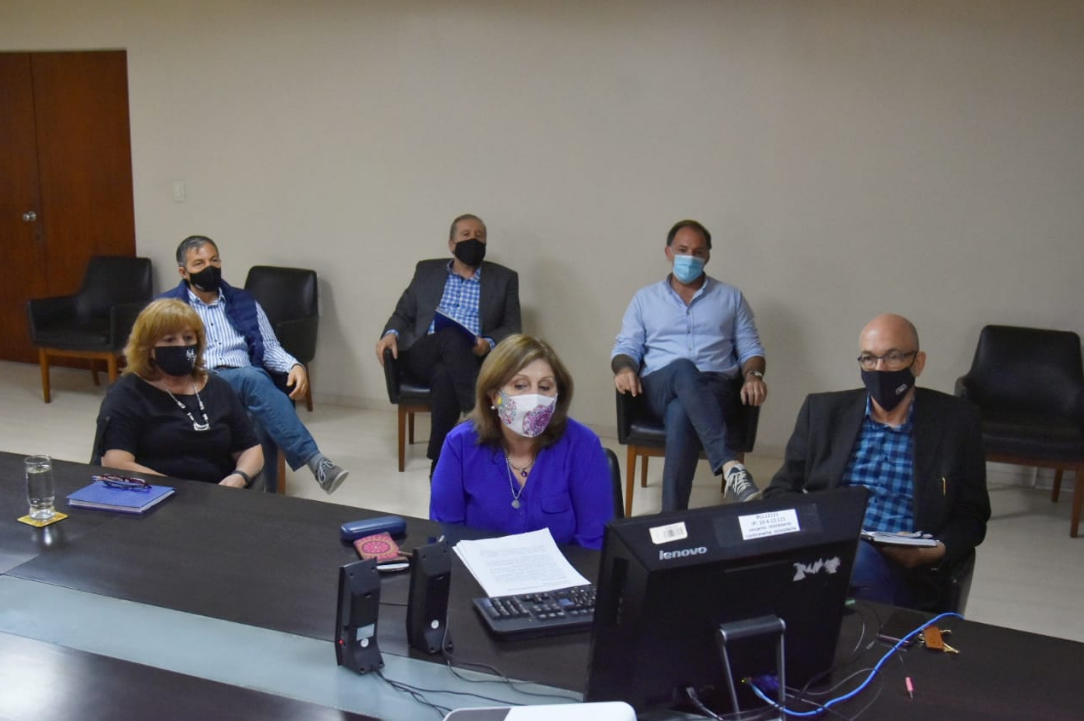 Paritarias: hoy se reúnen los docentes y gremios estatales con el gobierno | Información General