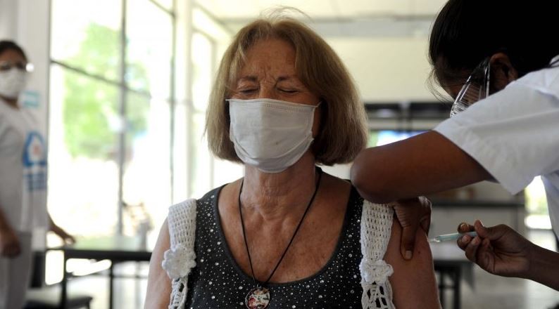 Estudiarán eficacia de un fármaco para prevenir infección de coronavirus entre personas convivientes | Información General