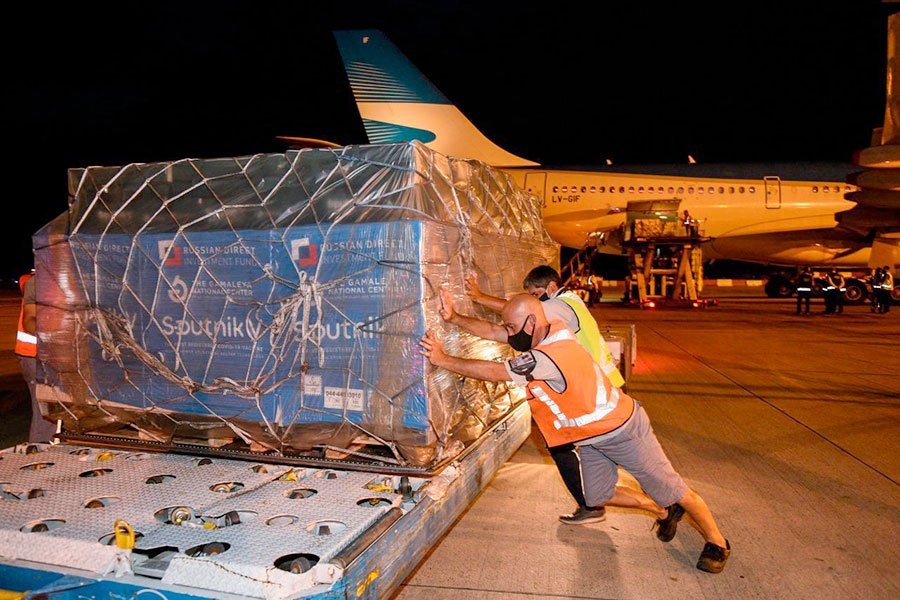 Llegaron más de 500 mil dosis de vacunas Sputnik V y 96 mil chinas | Información General