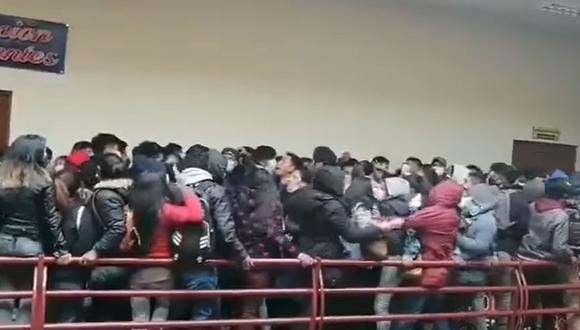 Video: tres muertos al ceder una baranda en una universidad de Bolivia | Internacionales