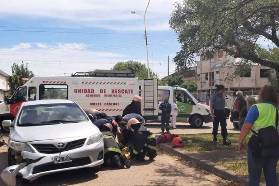 Un motociclista murió tras chocar con el auto que conducía su padre | Información General