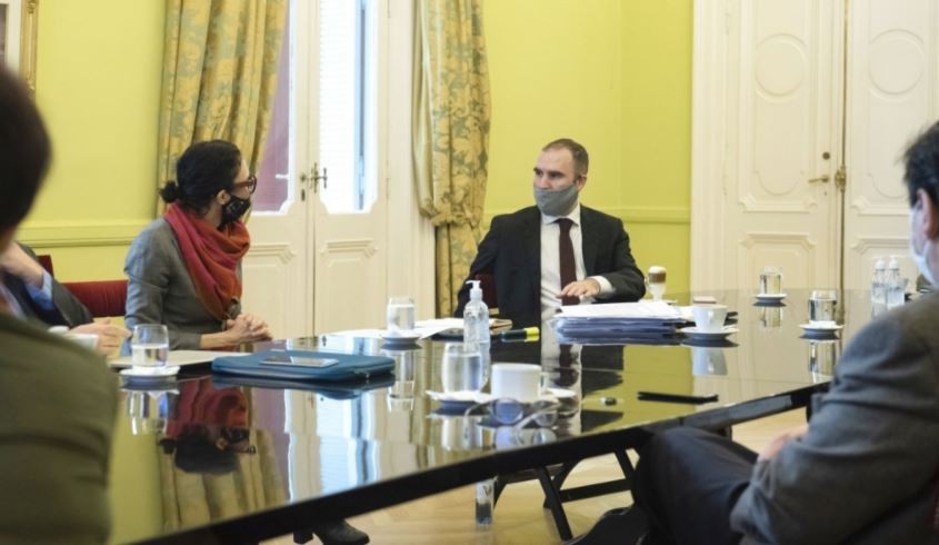 El Gobierno analiza elevar el impuesto a las Ganancias para las grandes empresas | Economía y negocios