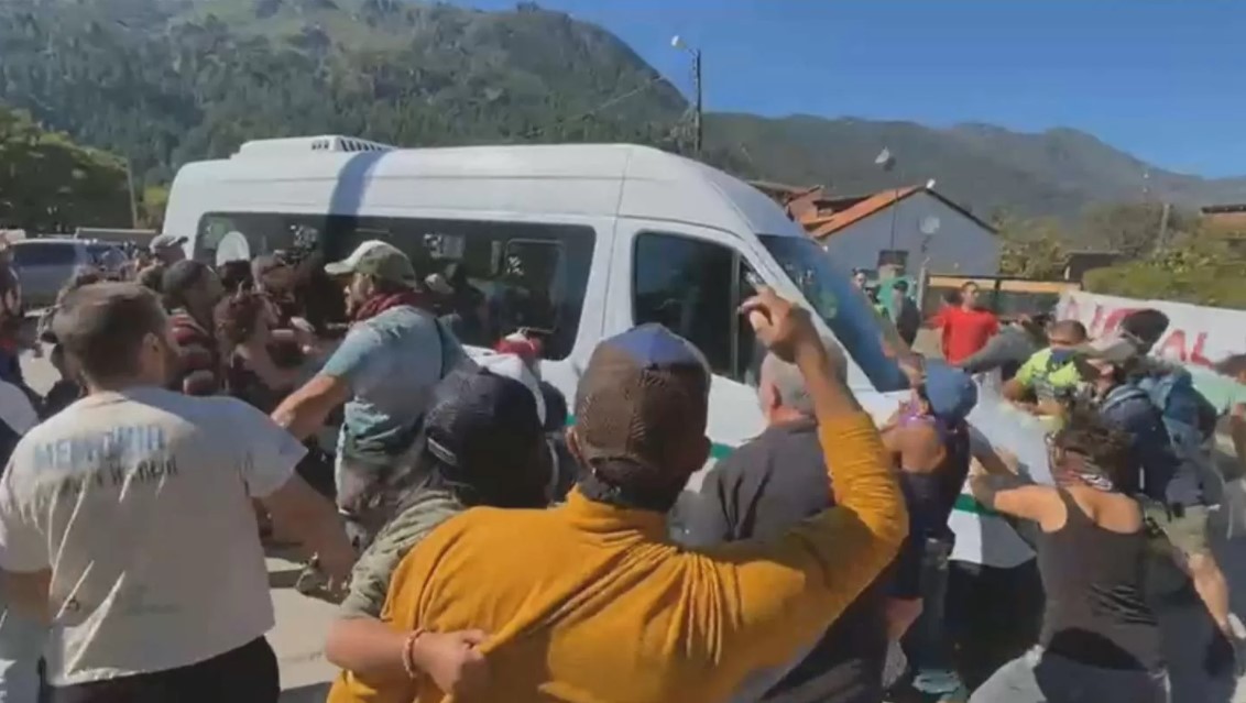 Detuvieron al menos a cinco personas por el ataque a Alberto Fernández en Chubut | Información General