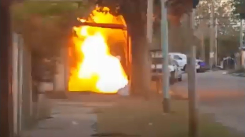 Video: impactante explosión luego de que un hombre mató a un vecino | Información General