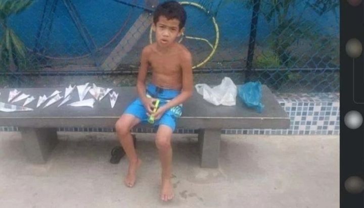 El nene que vendía avioncitos de papel en la plaza para comprarse un celular | Internacionales