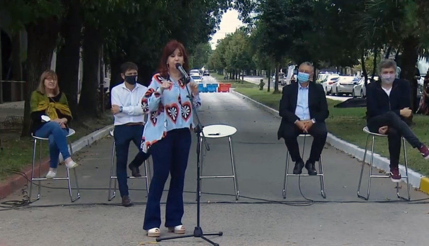 "Nos dejaron el regalo de la deuda externa": Cristina en un acto por el Día de la Memoria | Política