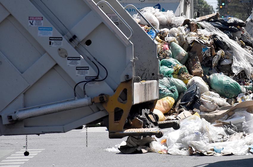 Hallaron restos óseos entre basura en zona sudoeste e investigan si se trata de partes humanas | Rosario y la región