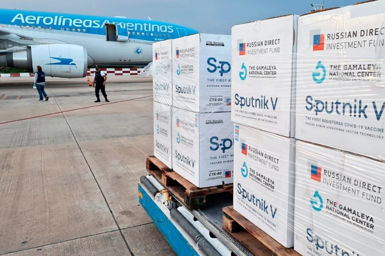 Sputnik V: partió un nuevo avión para buscar vacunas a Rusia | Internacionales