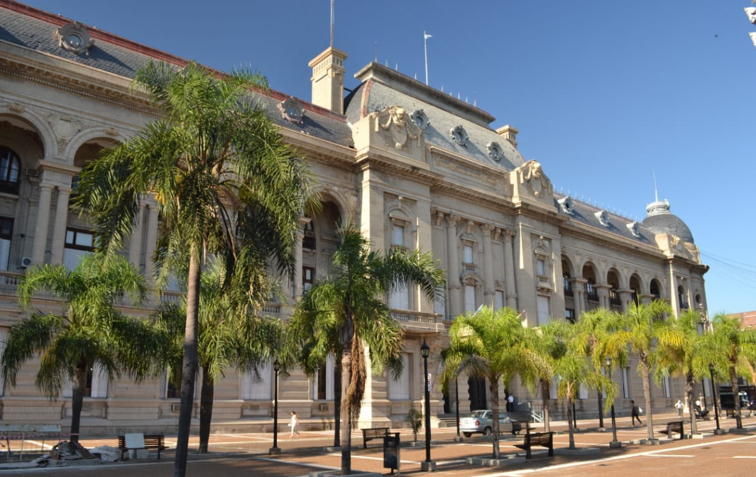 En la provincia no habrá cambios en la modalidad laboral de la administración pública | Rosario y la región