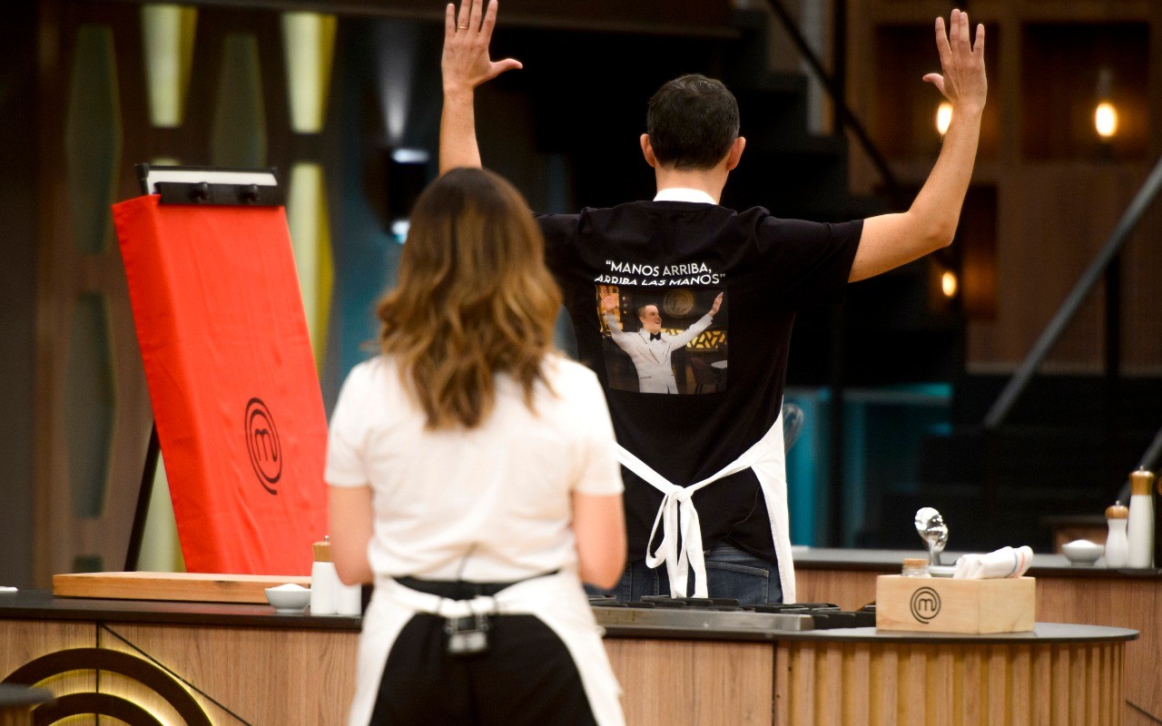 Fer Carlos lució una remera con un meme de Santiago del Moro | Entretenimiento