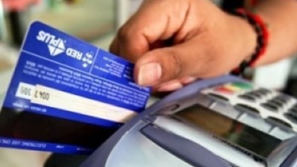 El reintegro del 15% para compras con tarjetas de débito se extiende hasta el 30 de junio | Servicios