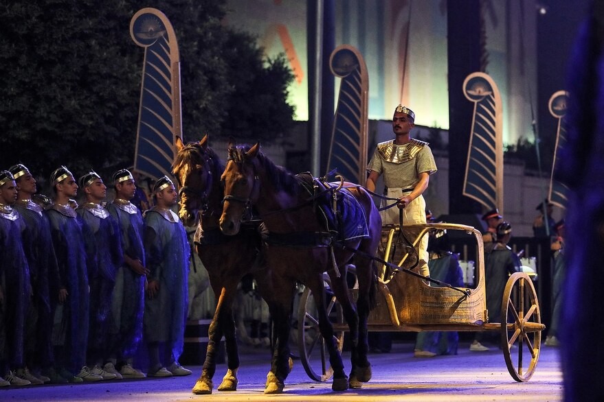 “Desfile dorado”: el fastuoso cortejo para trasladar 22 momias egipcias en El Cairo | Internacionales