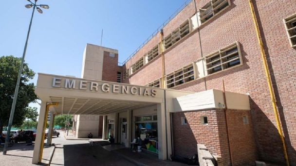 Un bebé fue llevado al hospital con un tenedor clavado en la cabeza: detuvieron a su hermano de 18 años | Información General