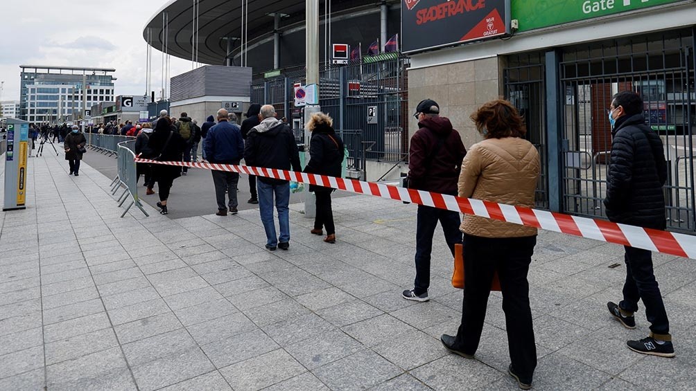 Francia vacunó con al menos una dosis a casi 15% de la población | Internacionales
