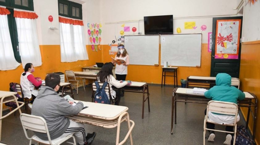 Duras críticas de la oposición a Fernández por la suspensión de clases presenciales | Información General