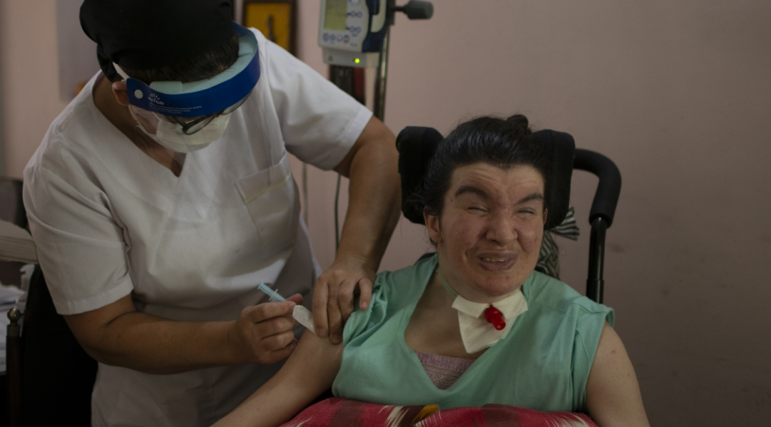 Covid-19: Comenzó la vacunación a personas electrodependientes en la provincia | Rosario y la región