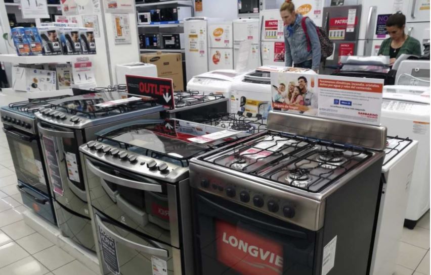 Ante el atraso cambiario, la gente se vuelca a bienes "dolarizados" | Economía y negocios