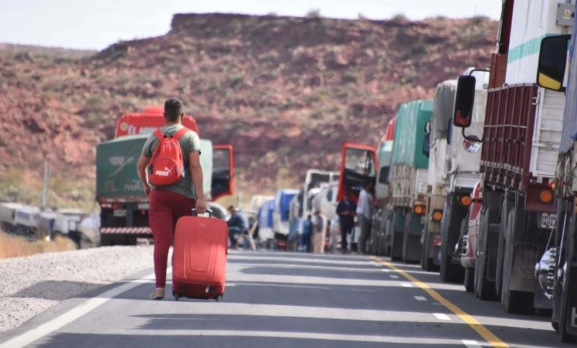 Se agrava el conflicto con trabajadores de la salud en Neuquén: anuncian corte de puentes | Información General
