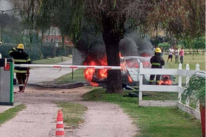 VIDEO: Un auto explotó adentro de un country en Córdoba | Tecnología